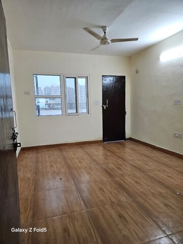 Room in 3 BHK Apartment at ABA Cleo County, Sector 121 – for Rent