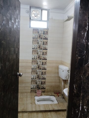 Bathroom in 2 BHK Independent House at Gomti Nagar – for Rent
