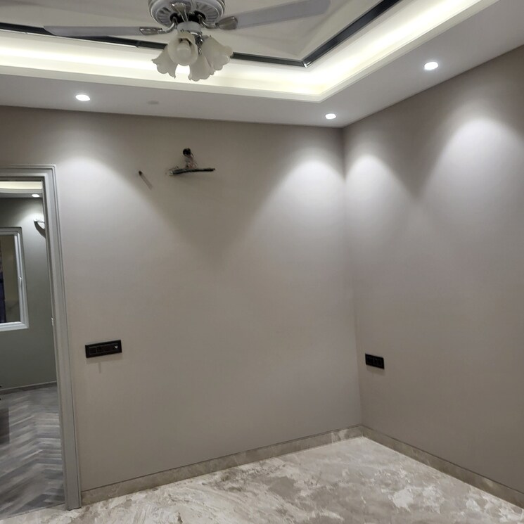 Room, anand vihar 3 Bedroom 190 Sq.Yd. Builder Floor In Anand Vihar Delhi 8055382