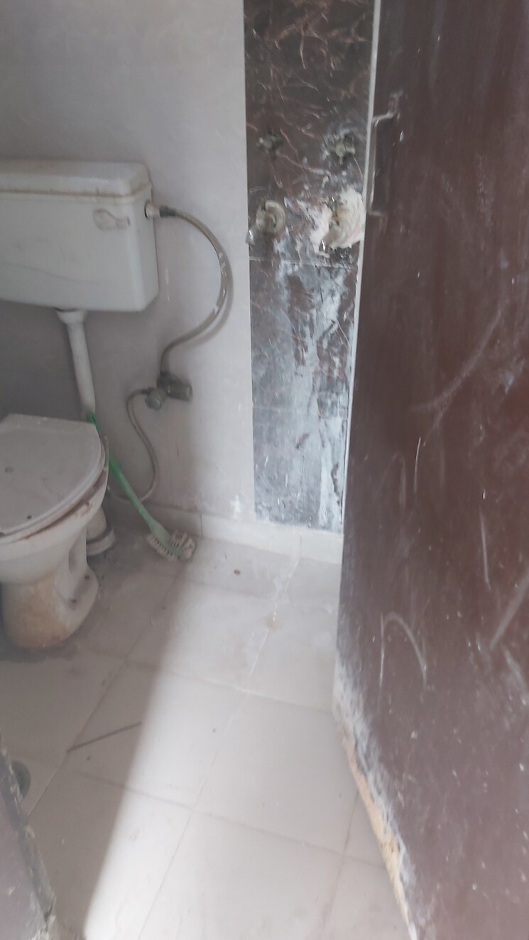 Bathroom, mayur vihar 2.5 Bedroom 550 Sq.Ft. Builder Floor In Mayur Vihar Delhi 8055396