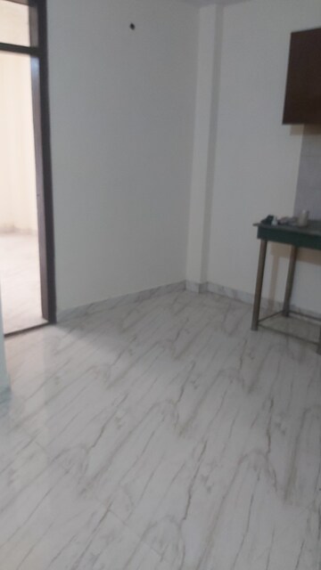 Room in 2.5 BHK Builder Floor at Mayur Vihar – for Sale