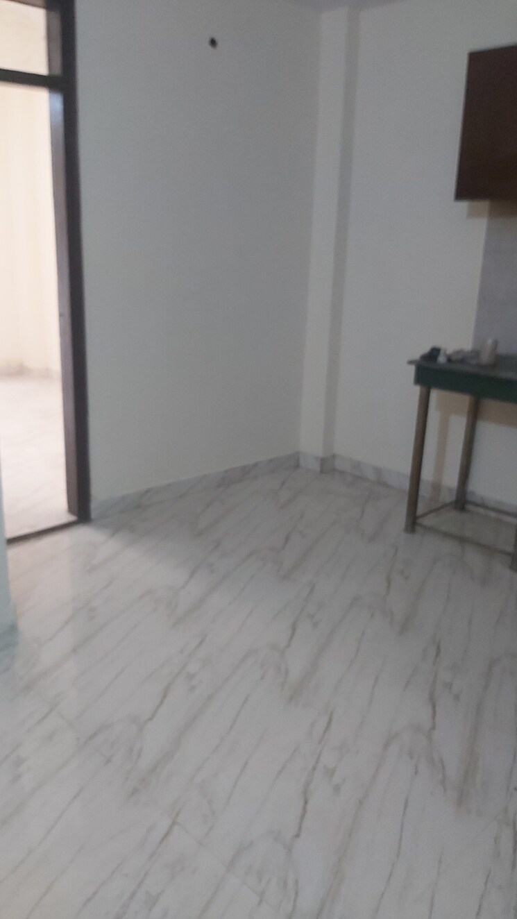 Room, mayur vihar 2.5 Bedroom 550 Sq.Ft. Builder Floor In Mayur Vihar Delhi 8055396