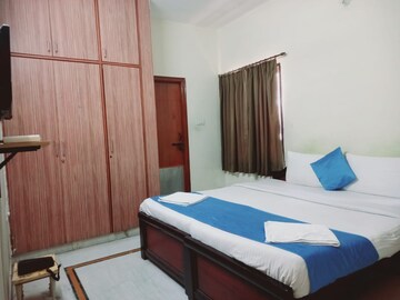 Bedroom in 1 BHK Apartment at Banjara Hills – for Rent