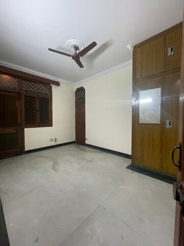 Room in 3 BHK Builder Floor at Lajpat Nagar – for Rent