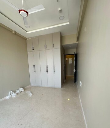 Room in 4 BHK Apartment at Kohinoor Square Altissimo, Dadar West – for Rent