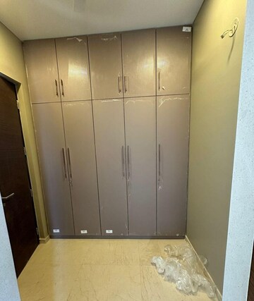 Furnished Amenities in 4 BHK Apartment at Kohinoor Square Altissimo, Dadar West – for Rent