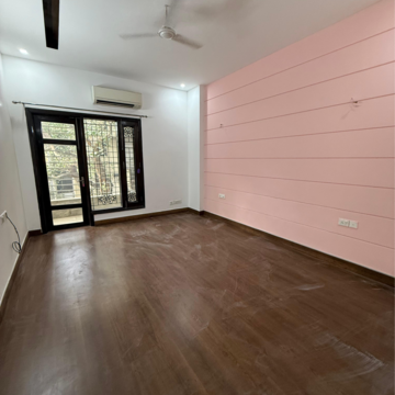 Room in 3 BHK Builder Floor at Nehru Enclave – for Rent