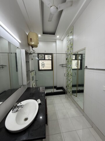 Attached Bathroom in 3 BHK Builder Floor at Nehru Enclave – for Rent