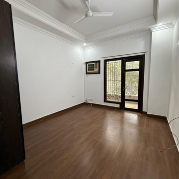 Room in 3 BHK Builder Floor at Nehru Enclave – for Rent
