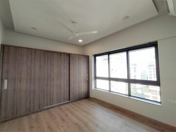 Room in 3 BHK Apartment at Lake View Bandra, Bandra West – for Rent