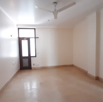 Room in 4 BHK Builder Floor at DLF Queens Court, Chittaranjan Park – for Rent