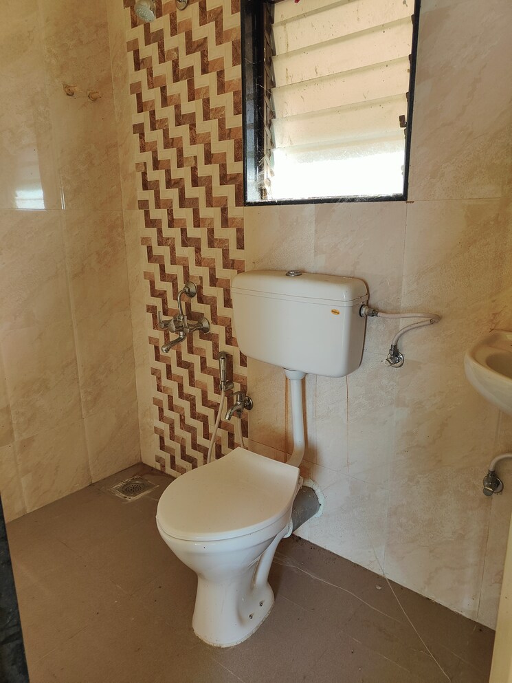 Bathroom, hubtown-greenwoods 1 Bedroom 355 Sq.Ft. Apartment In Vartak Nagar Thane 8055536