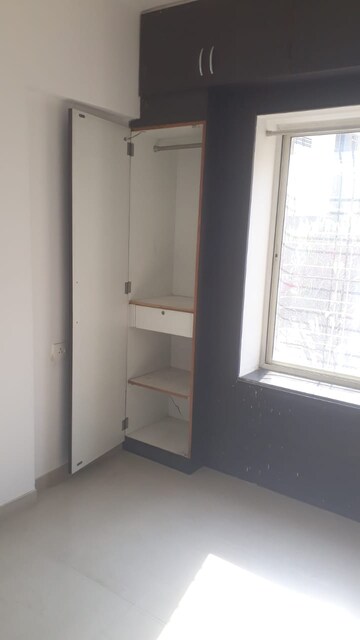 Room in 2 BHK Apartment at Matrix Alfa 1, Kharadi – for Rent