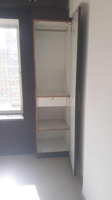 Room in 2 BHK Apartment at Matrix Alfa 1, Kharadi – for Rent