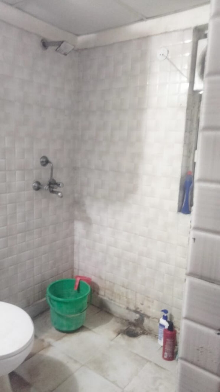 Bathroom, aims-golf-city 2.5 Bedroom 1150 Sq.Ft. Apartment In Sector 75 Noida 8055588