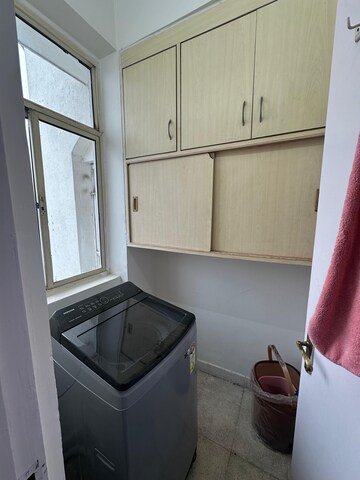 Furnished Amenities in 2 BHK Apartment at DLF Regency Park I, Dlf Phase iv – for Rent