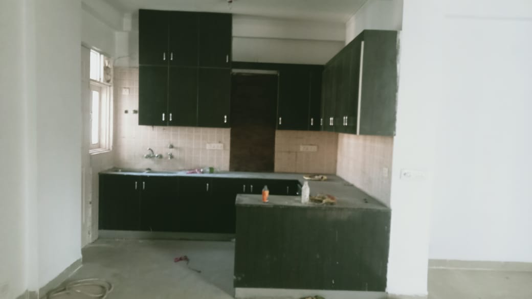 3.5 BHK + Servant Room Apartment For Sale in Gulmohur Garden