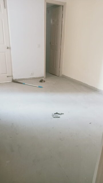 Room in 3.5 BHK Apartment at Gulmohur Garden, Raj Nagar Extension – for Sale