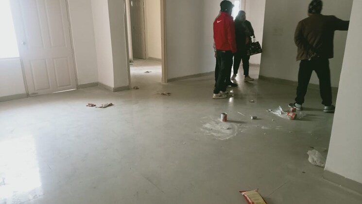  Parking, gulmohur-garden 3.5 Bedroom 1600 Sq.Ft. Apartment In Raj Nagar Extension Ghaziabad 8055650