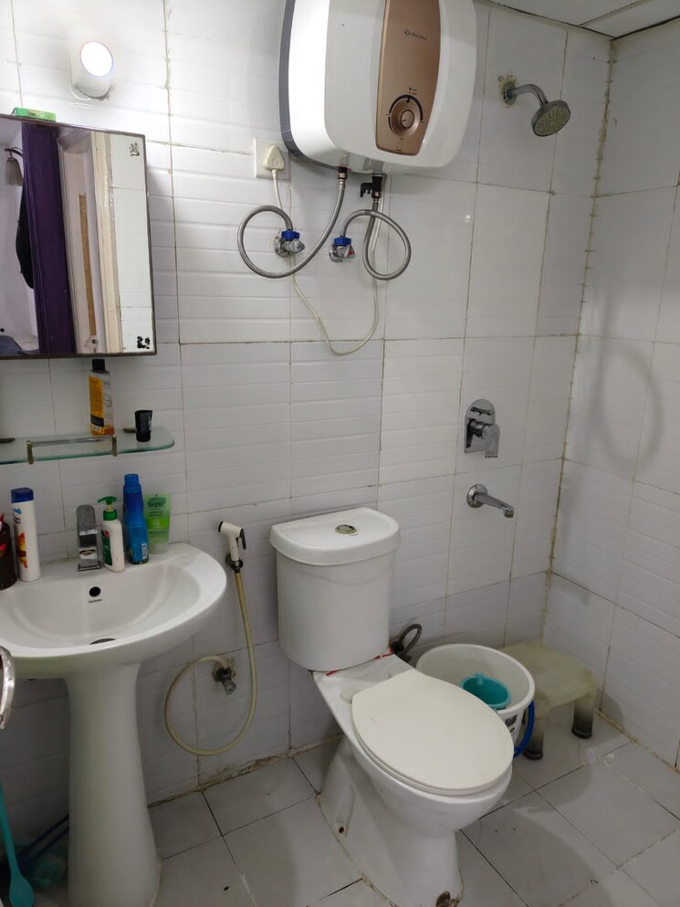 Bathroom, amrapali-silicon-city 3 Bedroom 1835 Sq.Ft. Apartment In Sector 76 Noida 8055646