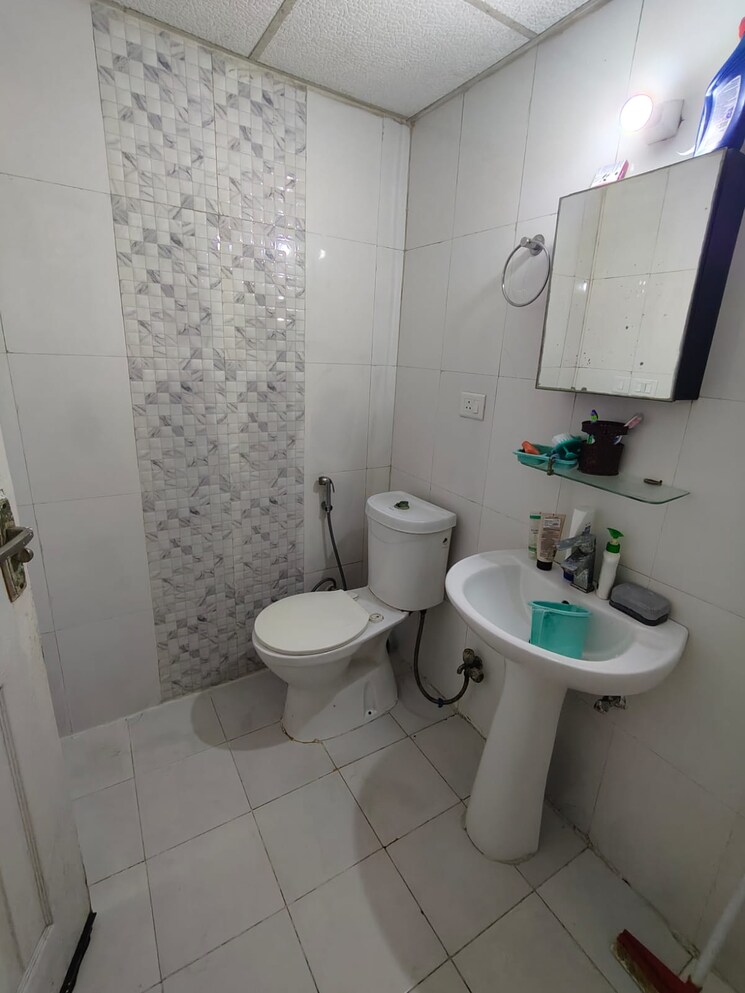 Bathroom, amrapali-silicon-city 3 Bedroom 1835 Sq.Ft. Apartment In Sector 76 Noida 8055646