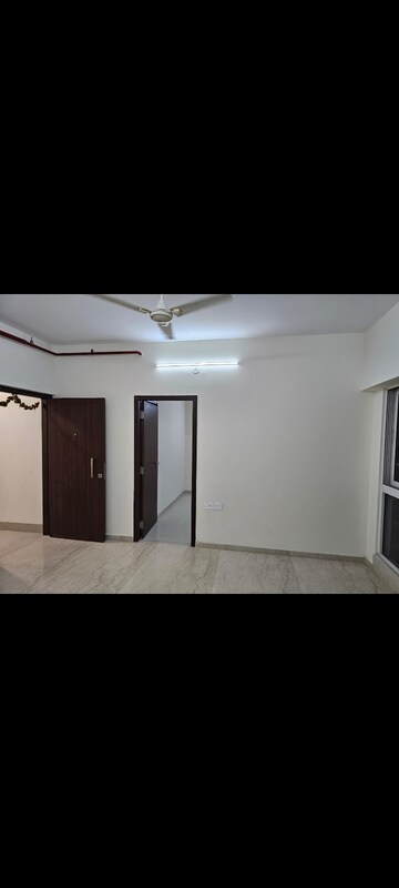 Room in 1 BHK Apartment at Omkar Signet, Malad East – for Rent