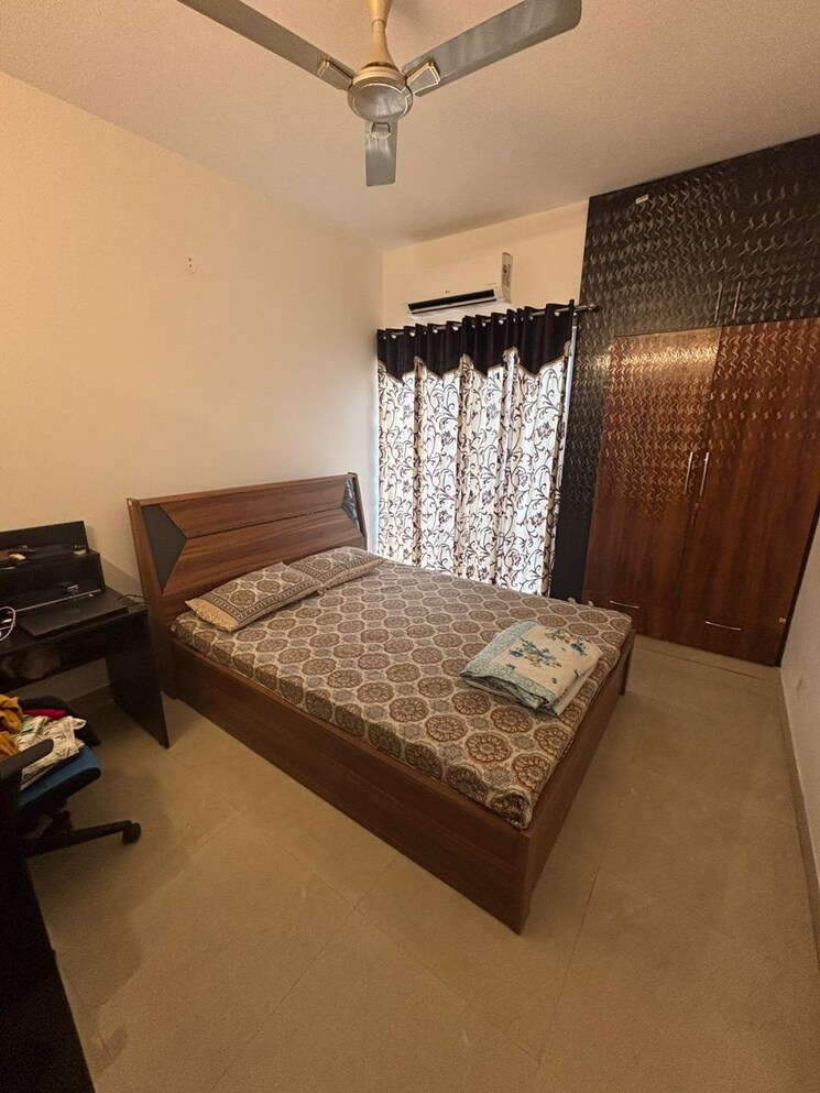 Bedroom, amrapali-silicon-city 3 Bedroom 1835 Sq.Ft. Apartment In Sector 76 Noida 8055671