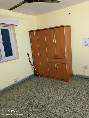 Room in 2 BHK Builder Floor at Lajpat Nagar – for Rent