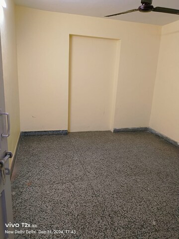 Room in 2 BHK Builder Floor at Lajpat Nagar – for Rent