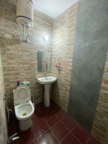Bathroom in 2 BHK Builder Floor at Ansal Plaza Sector-23, Carterpuri – for Rent