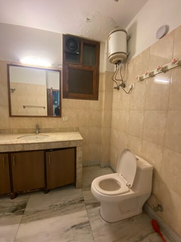 Bathroom in 3 BHK Independent House at Ansal Plaza Gurgaon, Carterpuri – for Rent