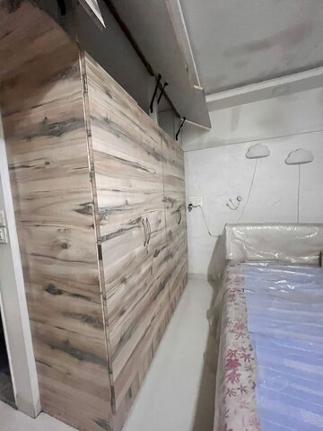 Bedroom in 2 BHK Apartment at Andheri West – for Rent