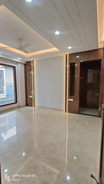 Room in 4 BHK Builder Floor at Ansal Plaza Gurgaon, Carterpuri – for Rent