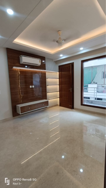 Room in 4 BHK Builder Floor at Ansal Plaza Gurgaon, Carterpuri – for Rent