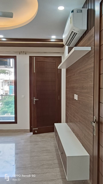 Building Lobby in 4 BHK Builder Floor at Ansal Plaza Gurgaon, Carterpuri – for Rent
