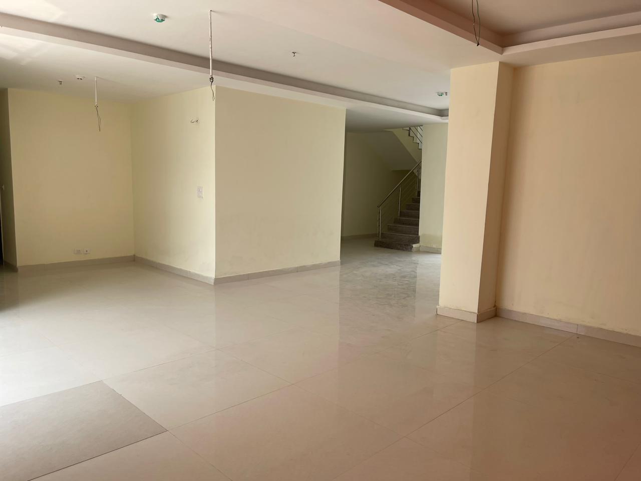 4 BHK + Servant Room,Extra Room Penthouse For Sale in Amrapali Sapphire