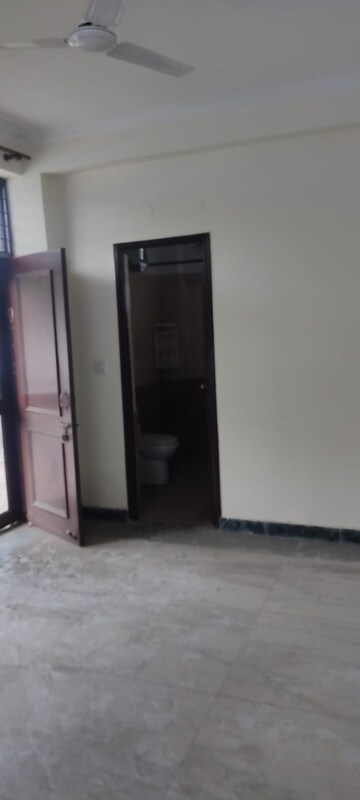 Building Lobby in 4 BHK Apartment at Parsvnath Srishti, Sector 93 – for Sale