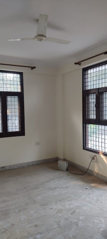 Room in 4 BHK Apartment at Parsvnath Srishti, Sector 93 – for Sale