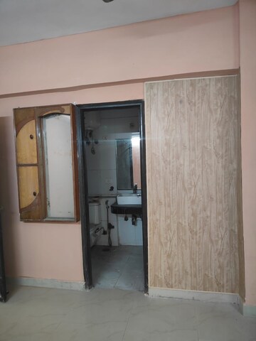 Room in 4 BHK Apartment at Parsvnath Srishti, Sector 93 – for Sale