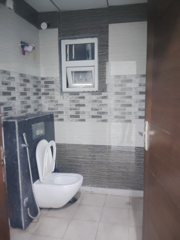 Bathroom, amrapali-zodiac 4 Bedroom 2448 Sq.Ft. Penthouse In Sector 120 Noida 8055750