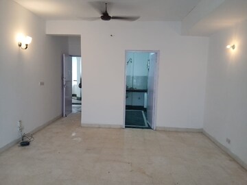 Room in 2 BHK Apartment at DLF The Princeton Estate, Dlf Phase V – for Rent