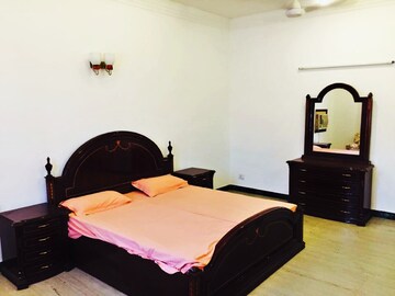 Team Area in 4 BHK Builder Floor at Greater Kailash I – for Rent