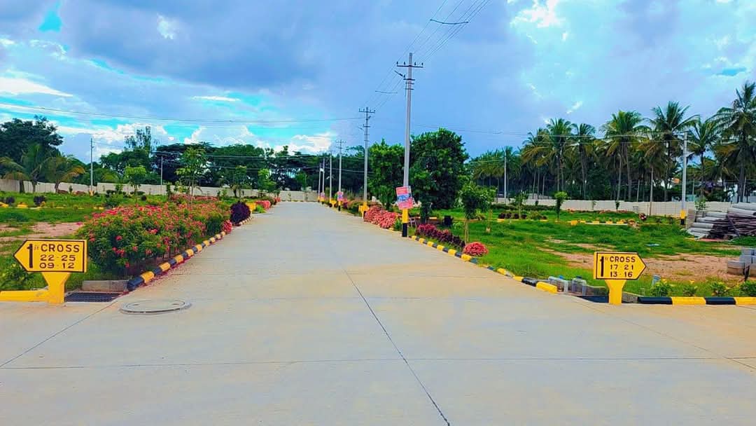 2 BHK + Servant Room Independent House For Sale in Select City Residency