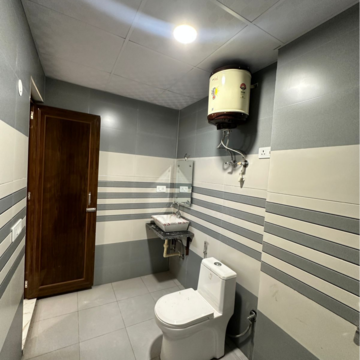 Bathroom in 1 RK Apartment at DLF City Phase III, Dlf Cyber City – for Rent