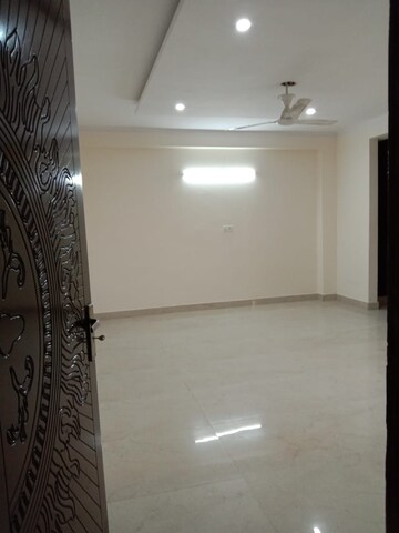 Bathroom in 4 BHK Builder Floor at Green Fields Colony – for Rent