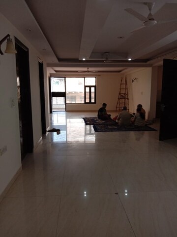 Living Room in 4 BHK Builder Floor at Green Fields Colony – for Rent