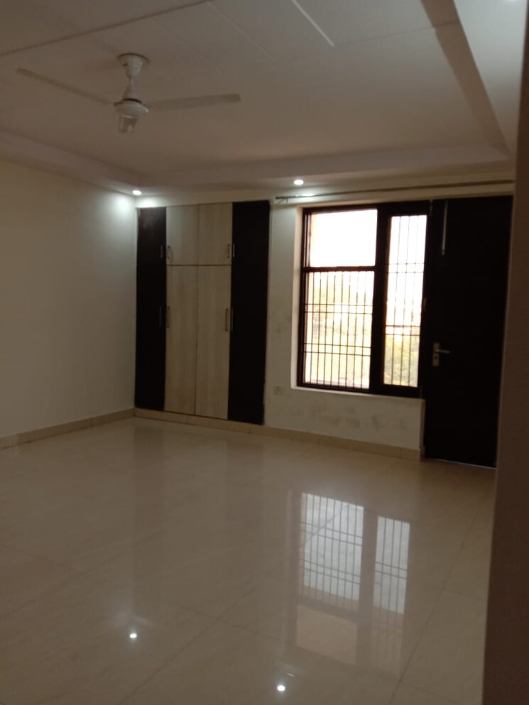 Room, green fields colony 4 Bedroom 450 Sq.Ft. Builder Floor In Green Fields Colony Faridabad 8055973