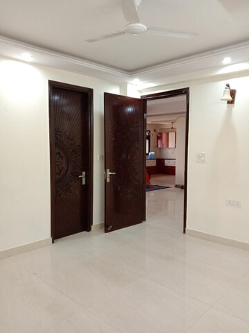 Room in 4 BHK Builder Floor at Green Fields Colony – for Rent