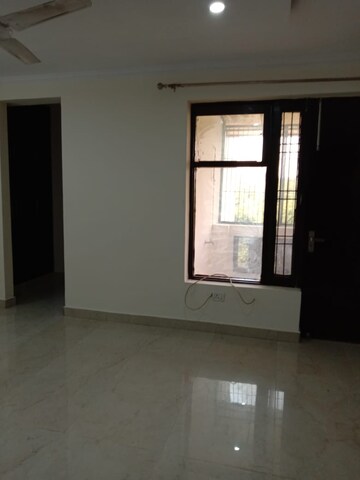 Room in 4 BHK Builder Floor at Green Fields Colony – for Rent