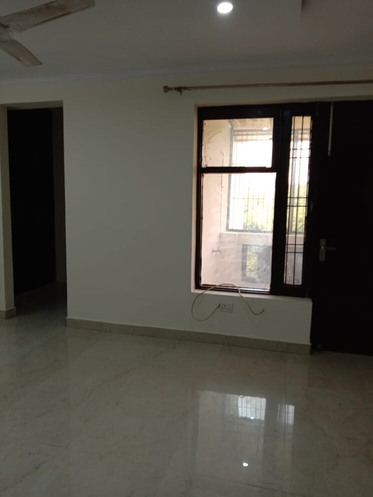 Room, green fields colony 4 Bedroom 450 Sq.Ft. Builder Floor In Green Fields Colony Faridabad 8055973